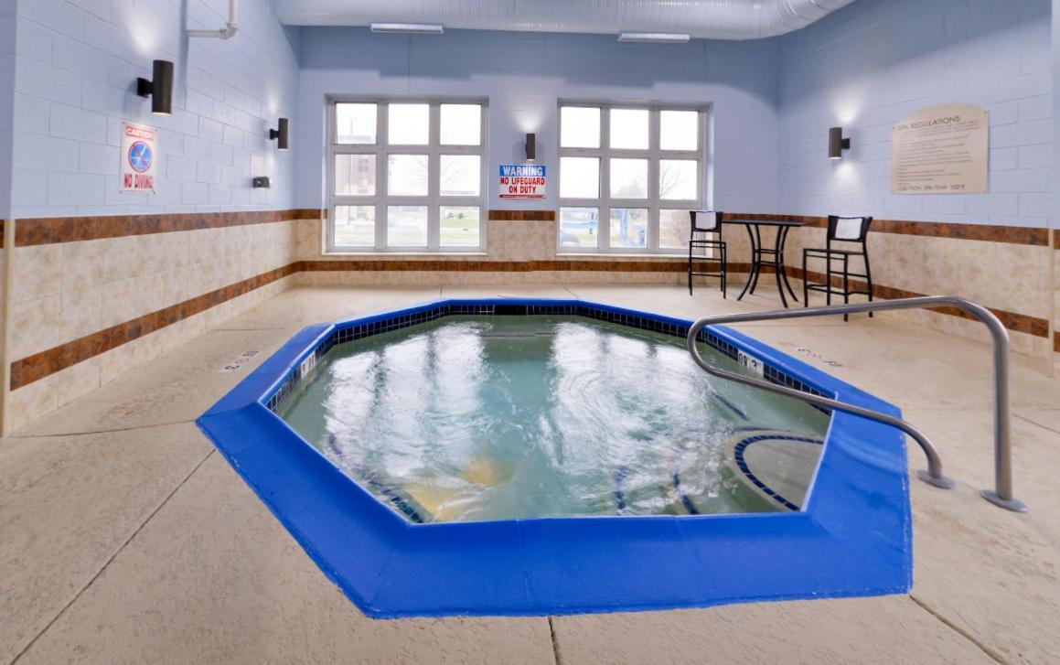 Holiday Inn Express Wixom By Ihg Exteriér fotografie